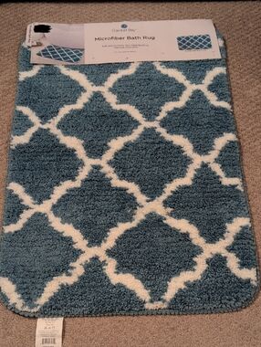 Comfort Bay Teal and White Moroccan-Style Microfiber Bath Mat Rug